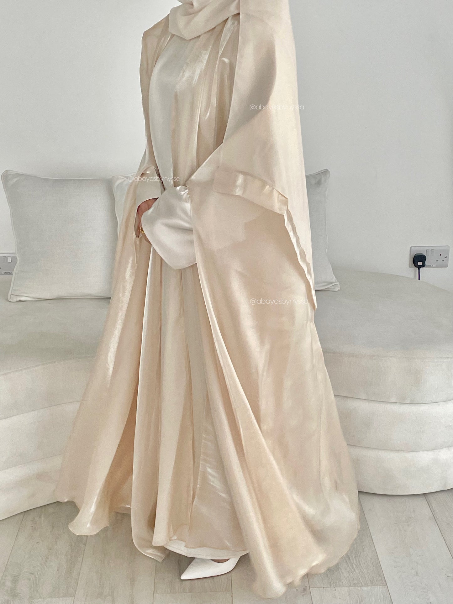 Noor Abaya – Elegant Organza Evening Wear
- ‘Champagne’
