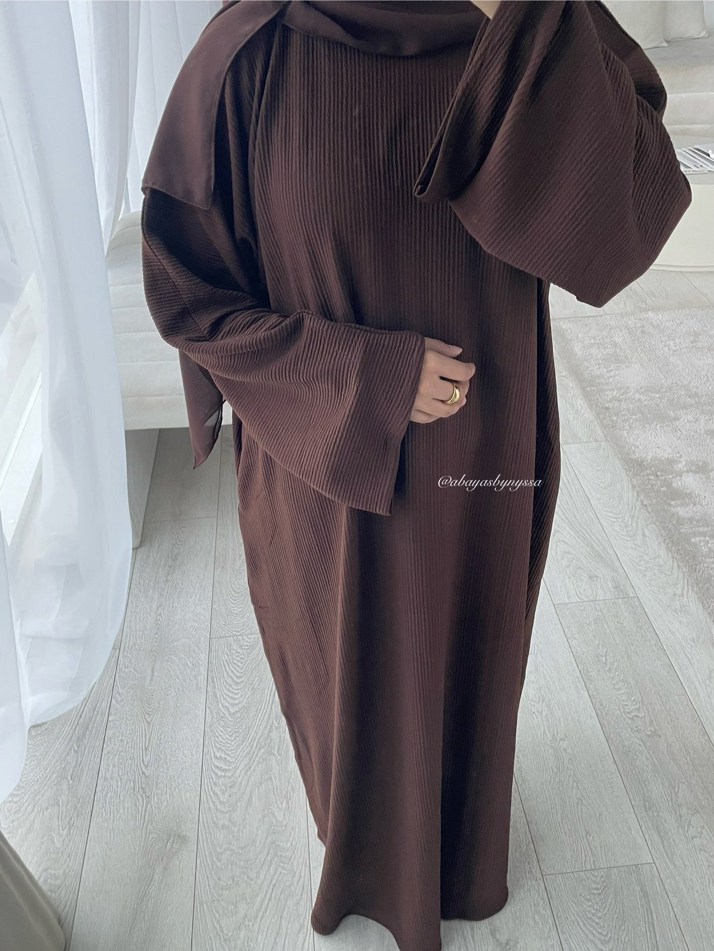 Minimalist Ribbed Abayas – Soft Neutral Tones for Modern Modest Style - ‘Warm Brown’