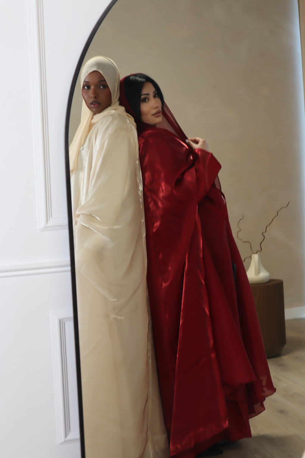 Noor Abaya – Elegant Organza Evening Wear
- ‘Champagne’